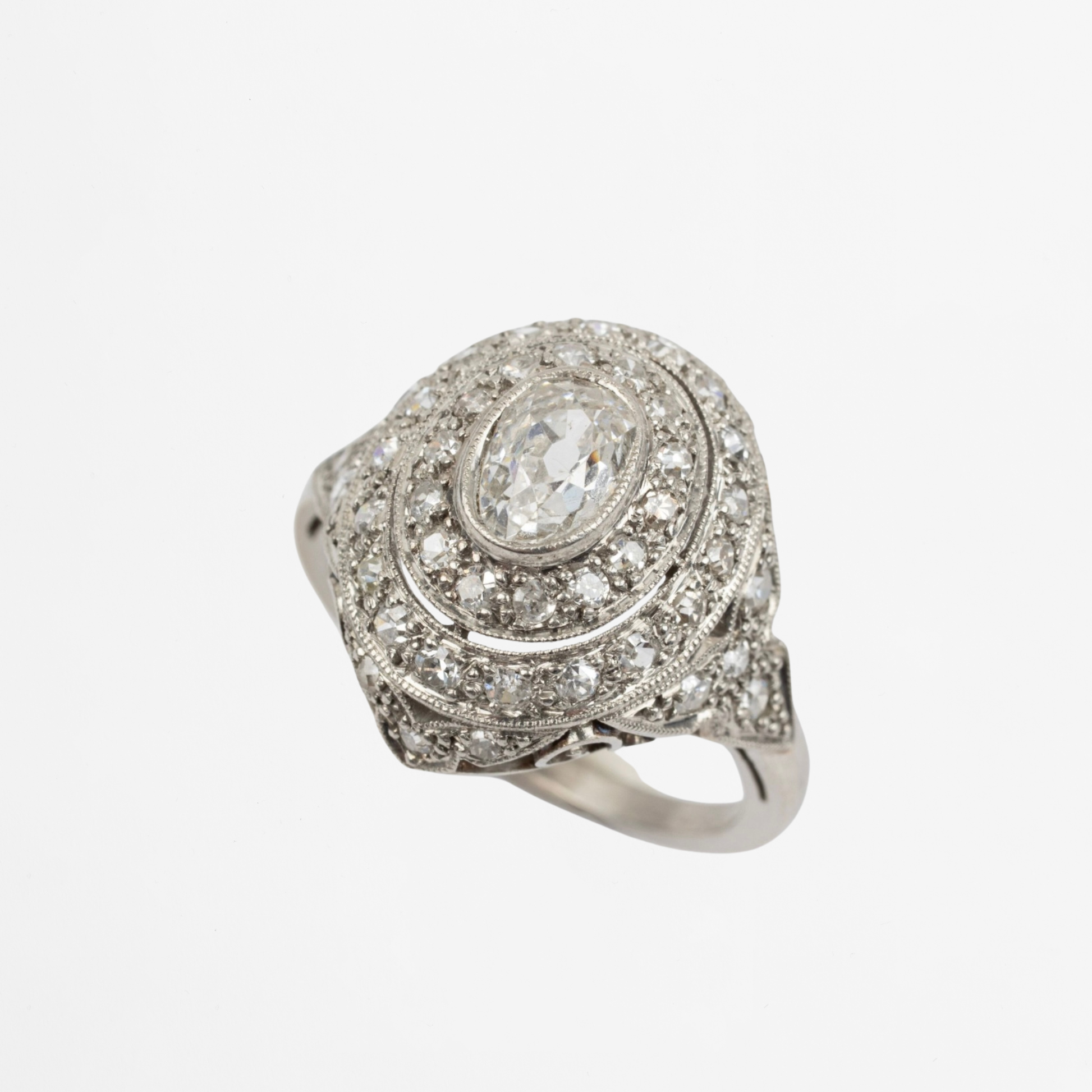 "Augustine" Bague Dôme art déco en platine et diamants