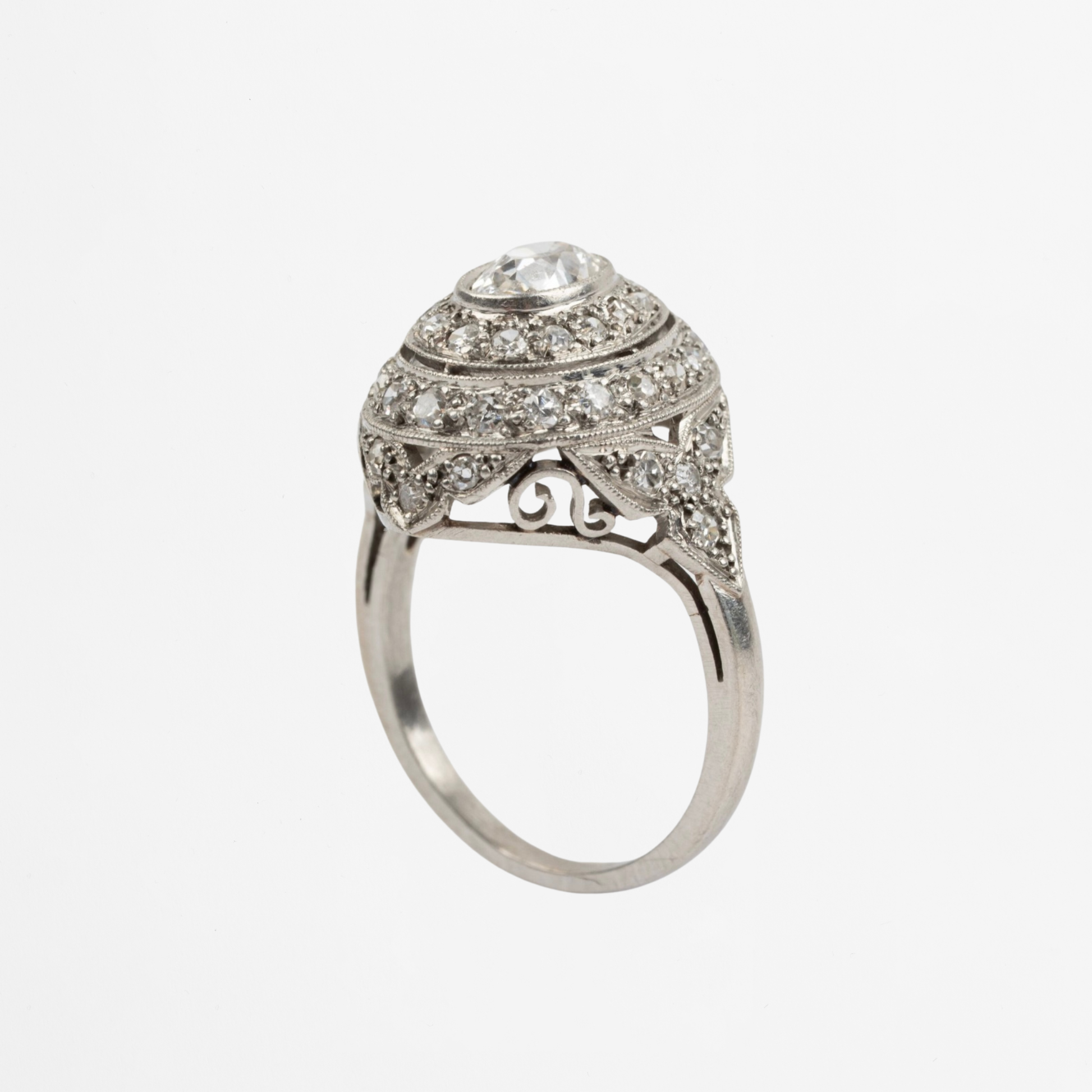 "Augustine" Bague Dôme art déco en platine et diamants