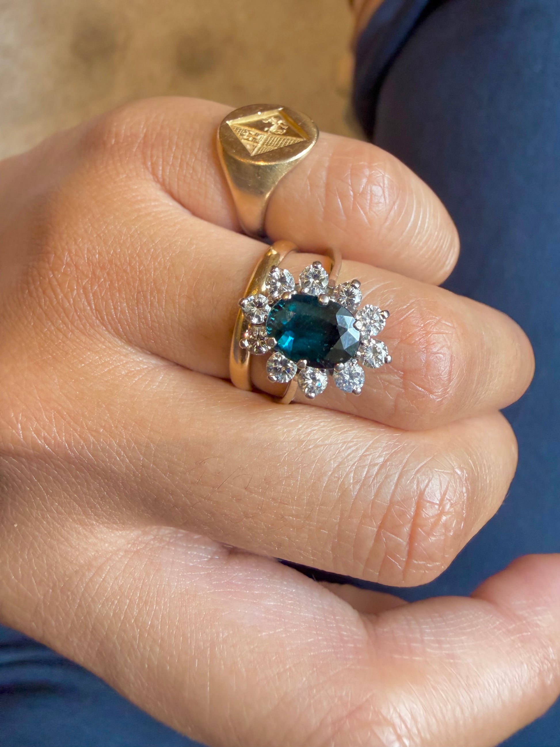 "Pauline" Bague Pompadour en or blanc saphir et diamants