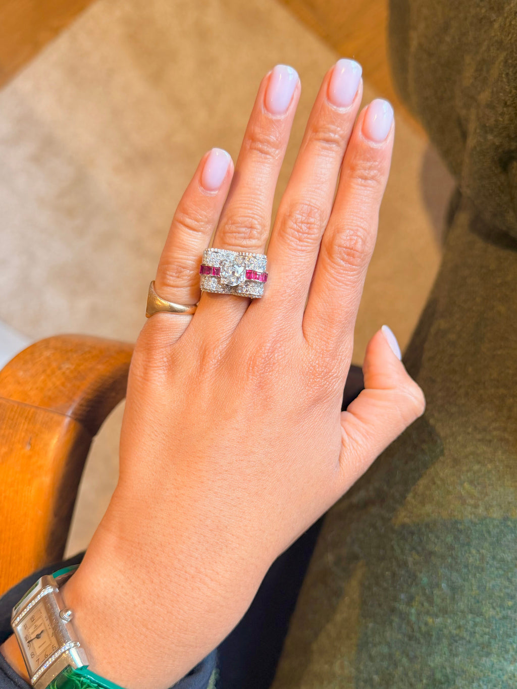 « Esther» Bague Tank en or blanc, rubis et diamants
