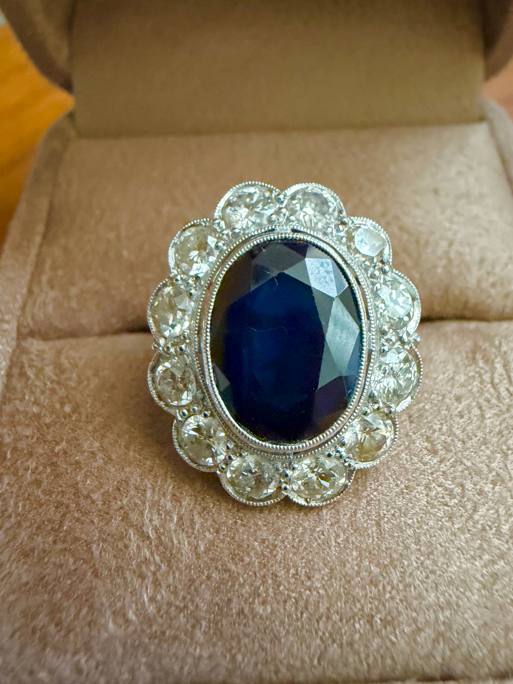 "Sophie" Bague Pompadour en platine saphir et diamants