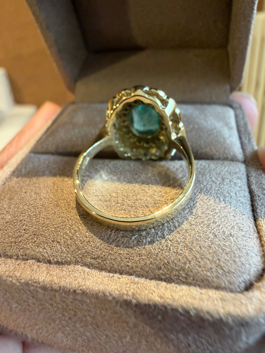 " Arielle" Bague pompadour en or blanc, or jaune émeraude et diamants