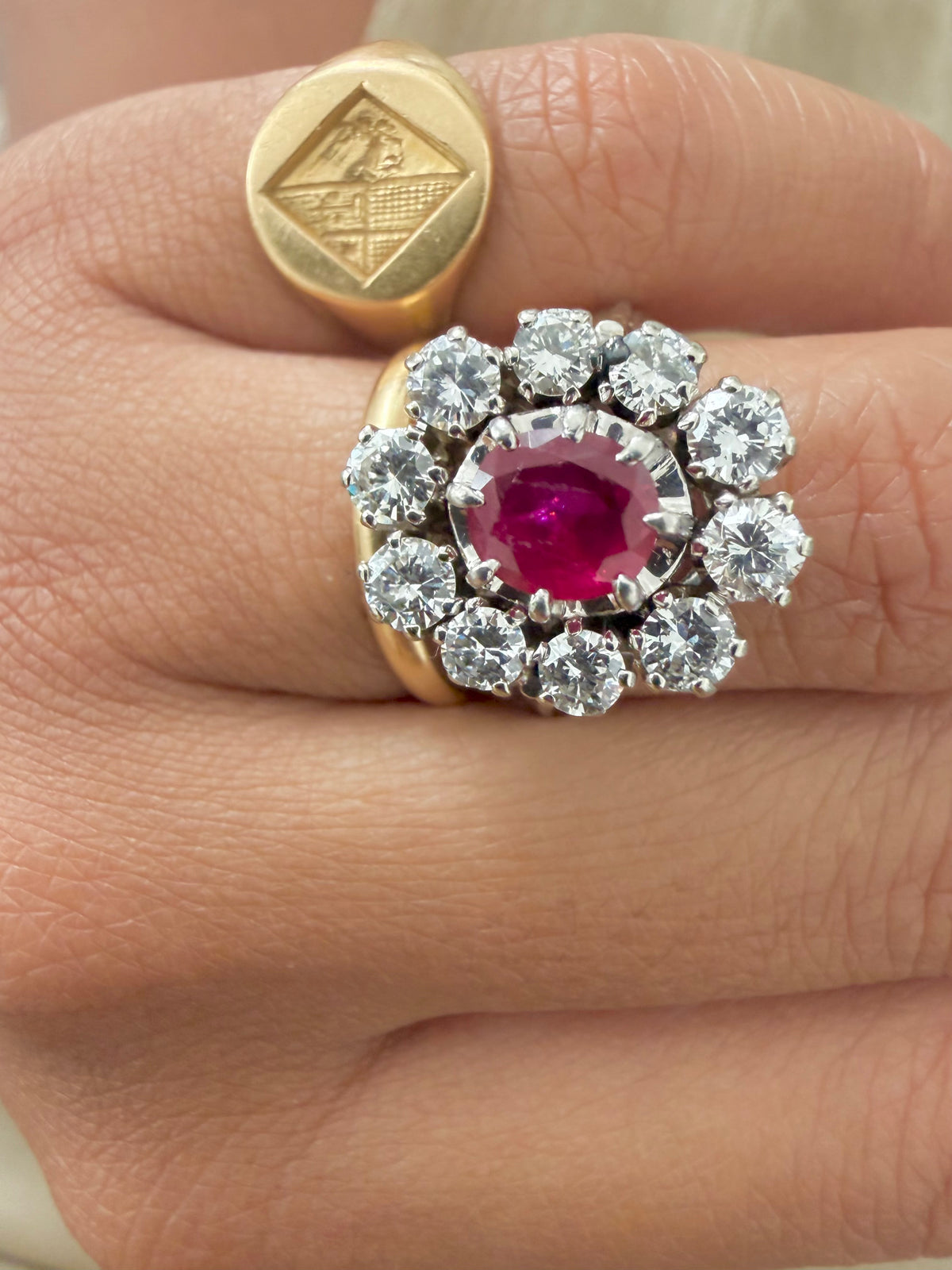 "Perrine" Bague Pompadour en or blanc rubis et diamants