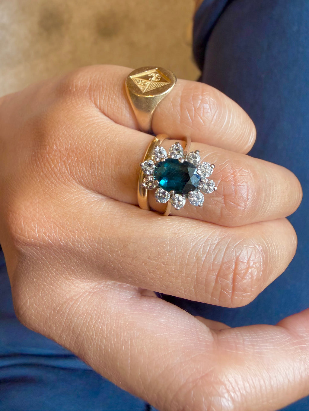 "Pauline" Bague Pompadour en or blanc saphir et diamants