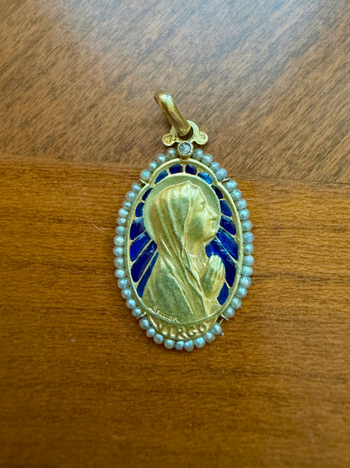 Médaille de la Sainte Vierge Marie en or jaune émail et perles fines