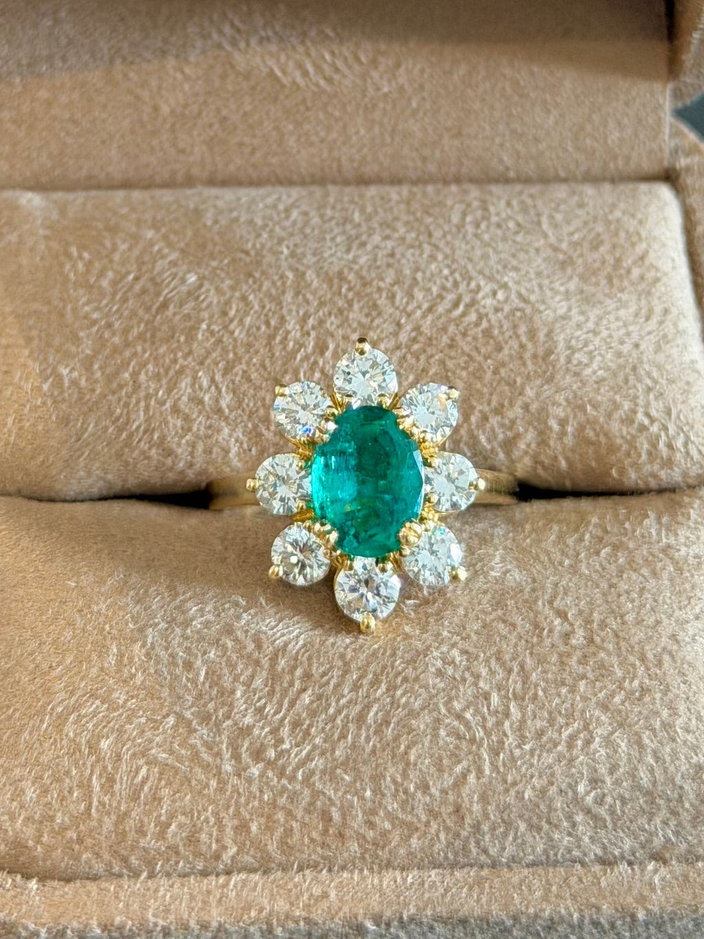 « Iris » Bague Marguerite en or jaune, émeraude et diamants