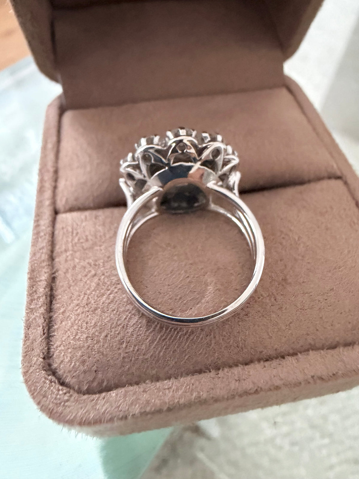 «  Alexandrine »  Bague Marguerite en platine et diamants