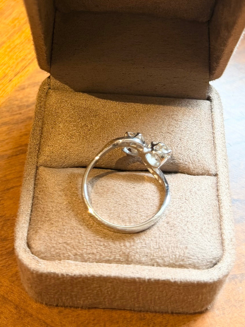 "Valentine" Bague vous et moi en or blanc et diamants 1.70 carats