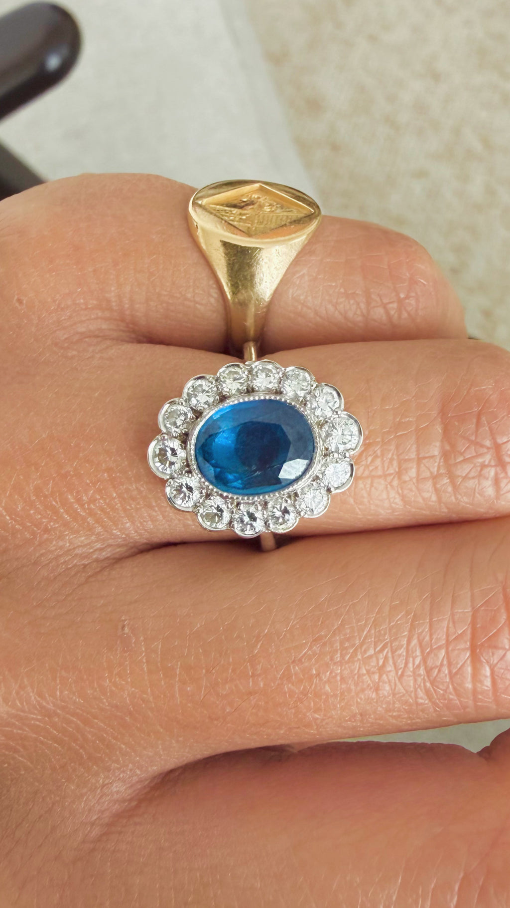 « Anastasia » Bague Pompadour en or blanc saphir et diamants