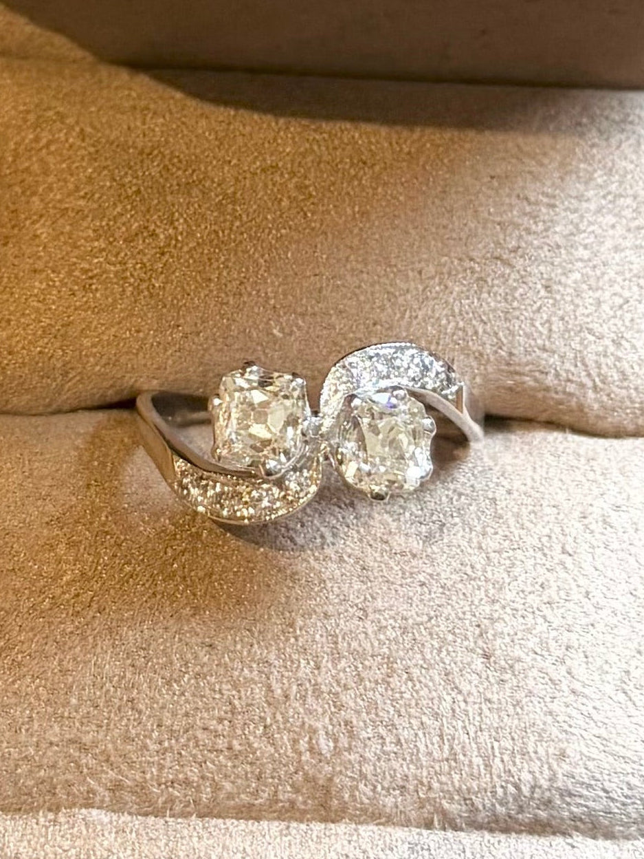 "Valentine" Bague vous et moi en or blanc et diamants 1.70 carats