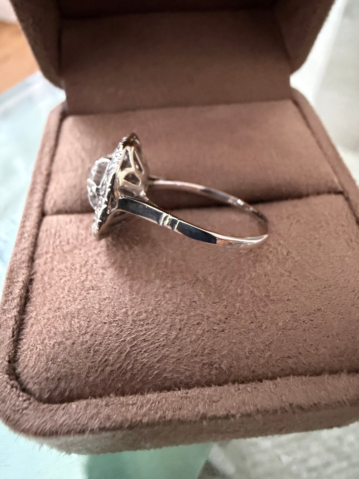 "Laeticia"  Bague art déco or blanc et diamants 1,5 carats