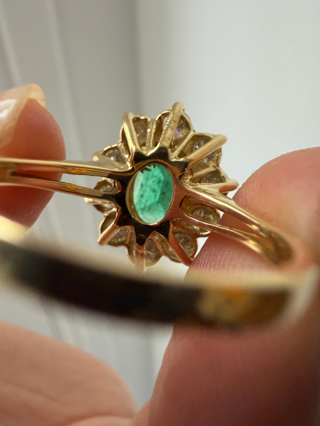 "Cécile" Bague Pompadour en or jaune, émeraude et diamants