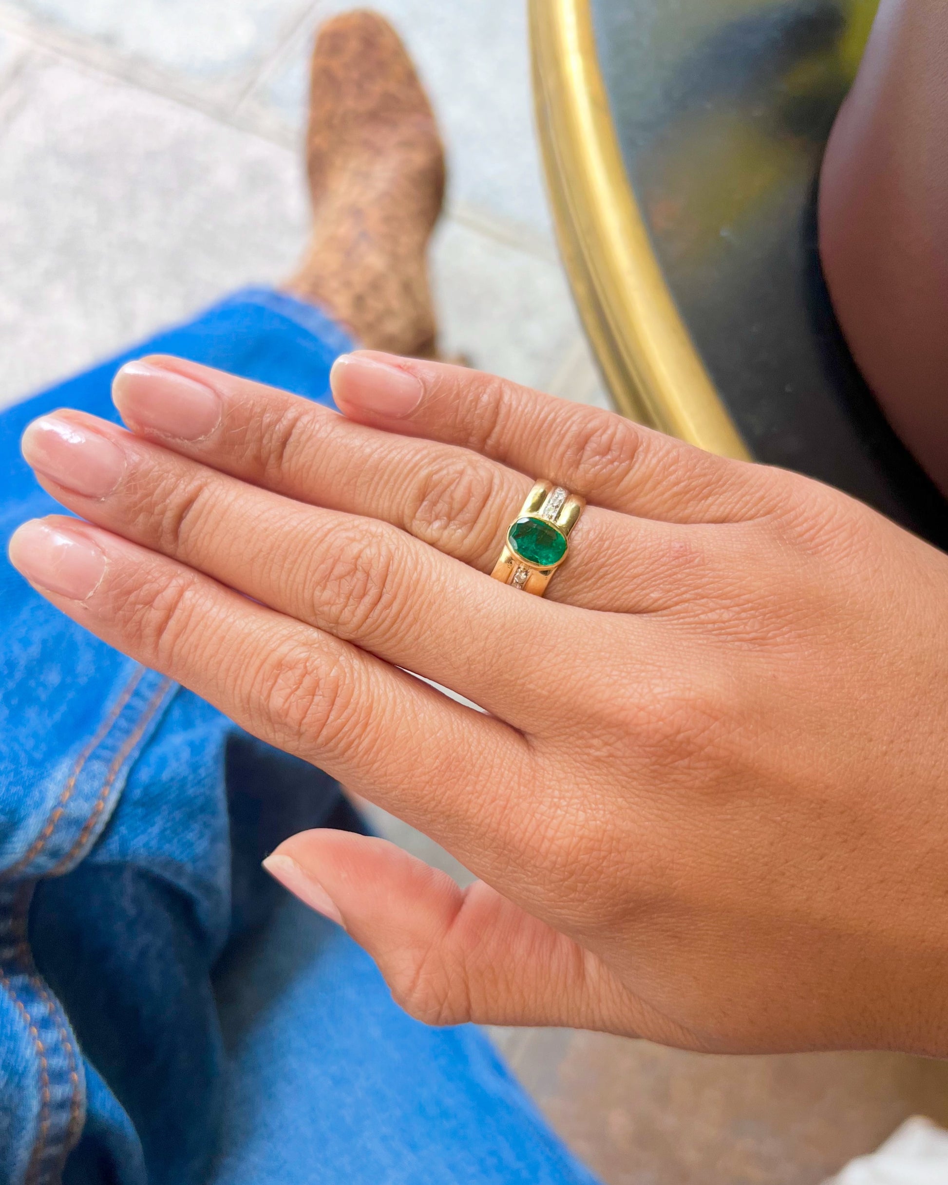 "Sybille" Bague Bandeau en or jaune, émeraude et diamants