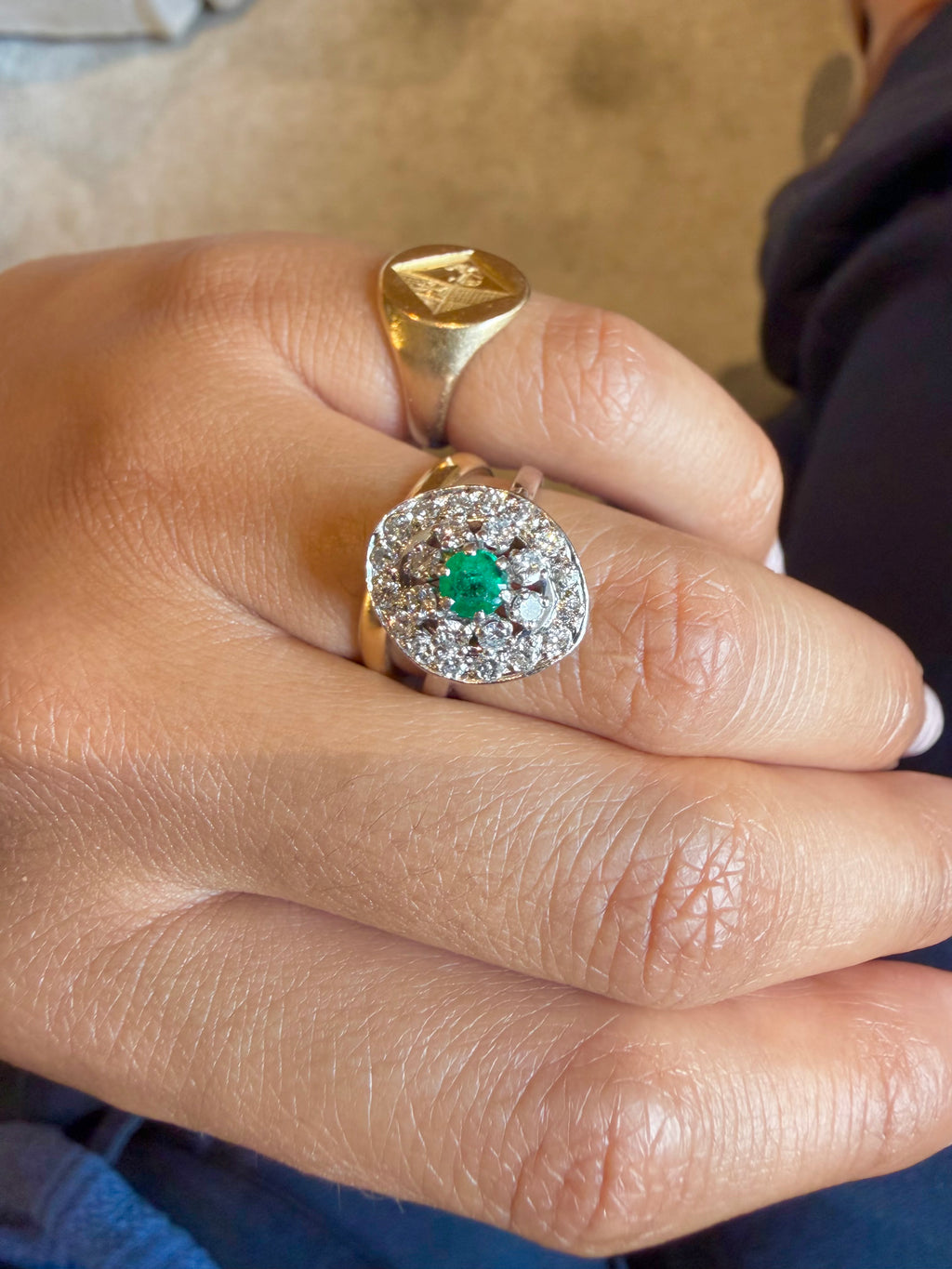 "Suzanne" Bague en or blanc émeraude et diamants