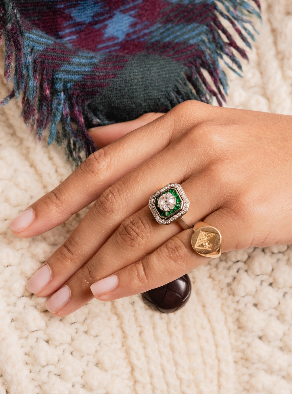 "Aliénor" Bague Art déco en platine, émeraudes et diamants