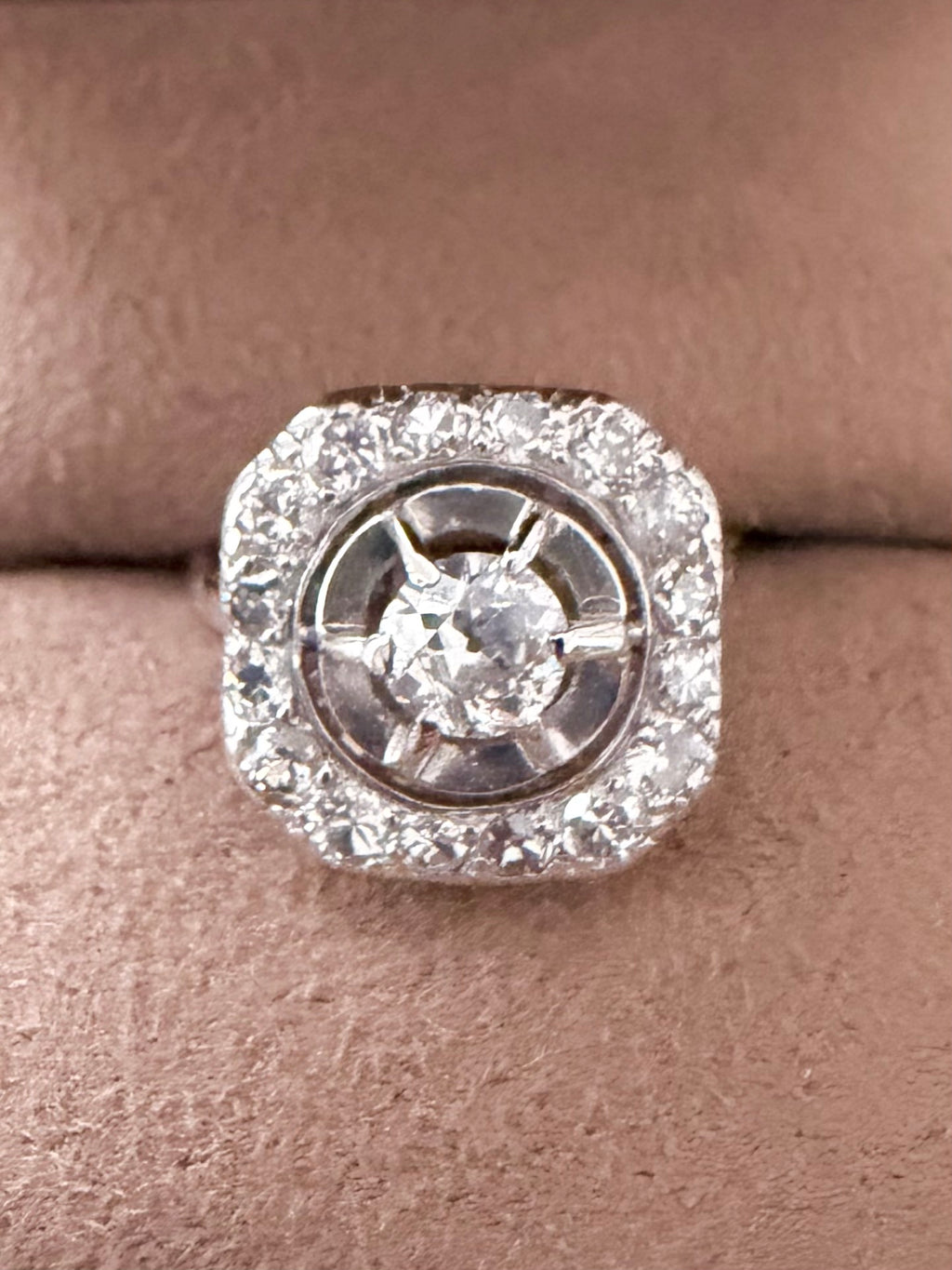 "Laeticia"  Bague art déco or blanc et diamants 1,5 carats