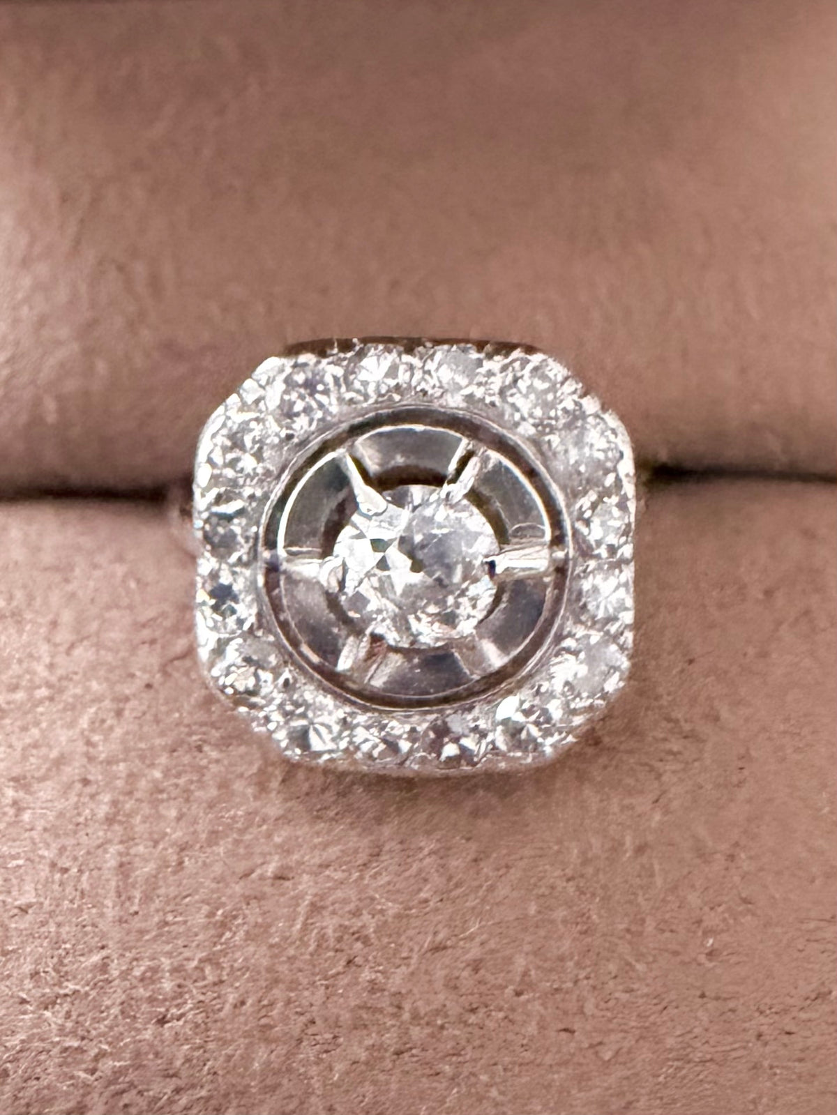 "Laeticia"  Bague art déco or blanc et diamants 1,5 carats