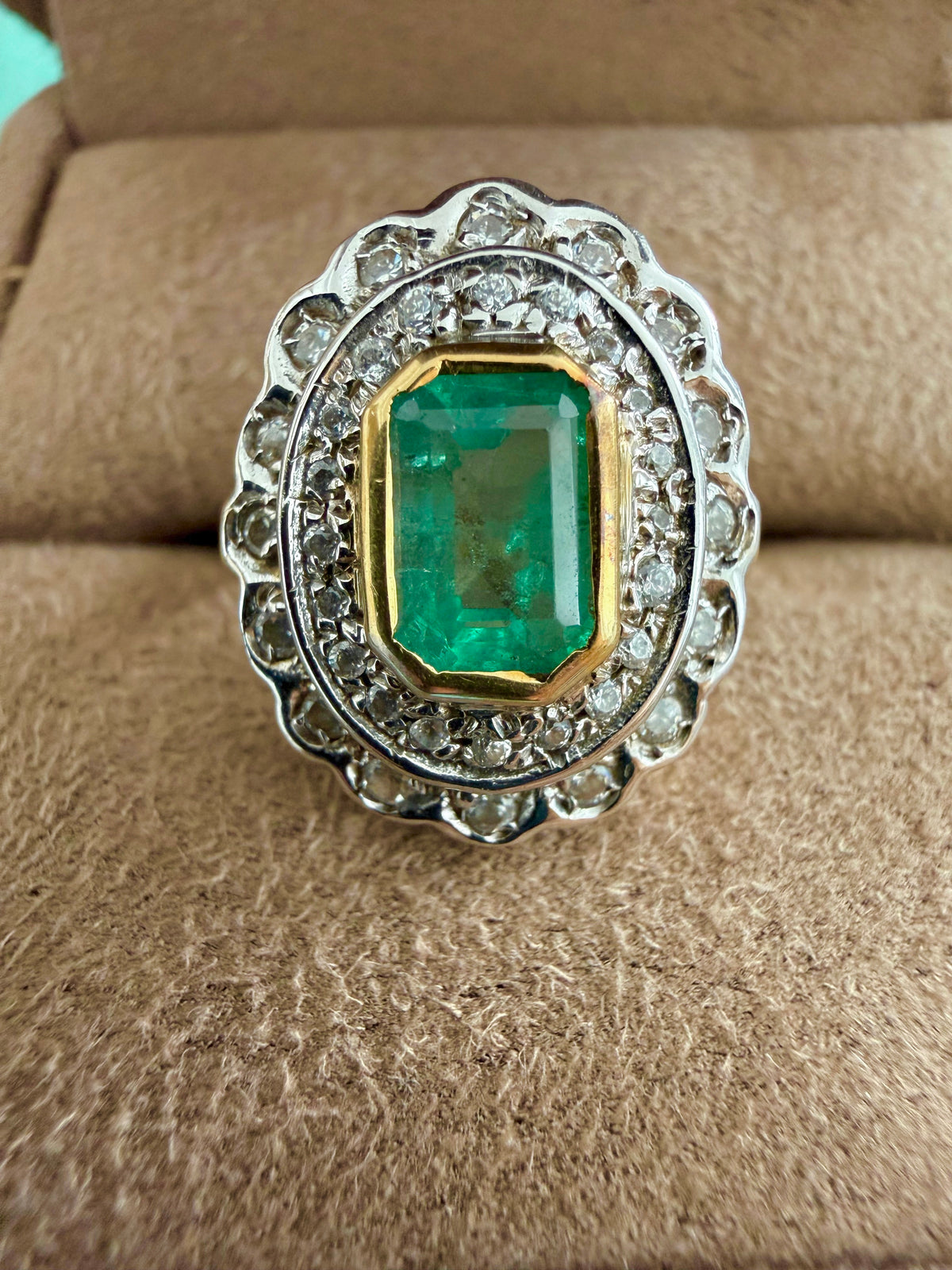 " Arielle" Bague pompadour en or blanc, or jaune émeraude et diamants