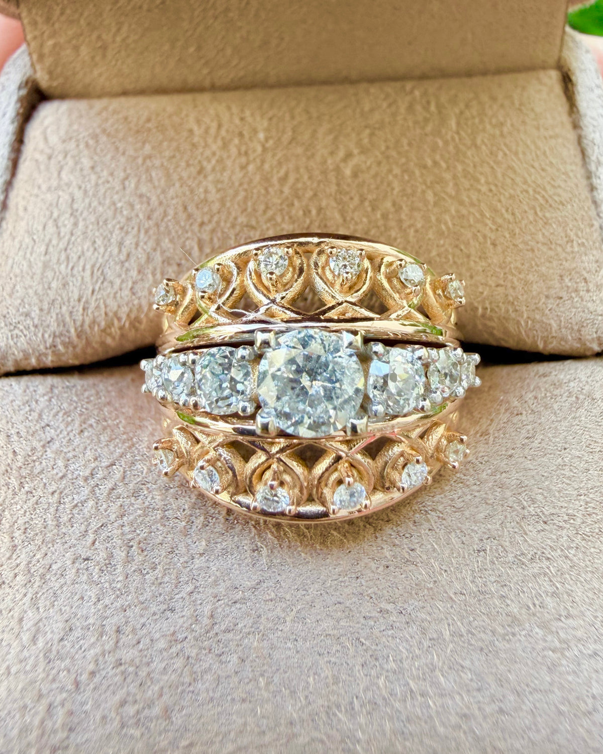 "Alix" Bague Dôme en or rose et diamants