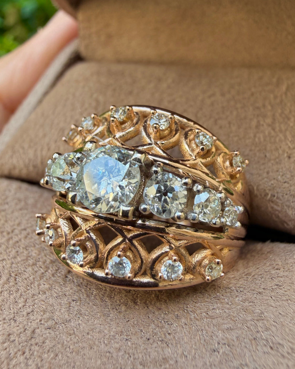 "Alix" Bague Dôme en or rose et diamants