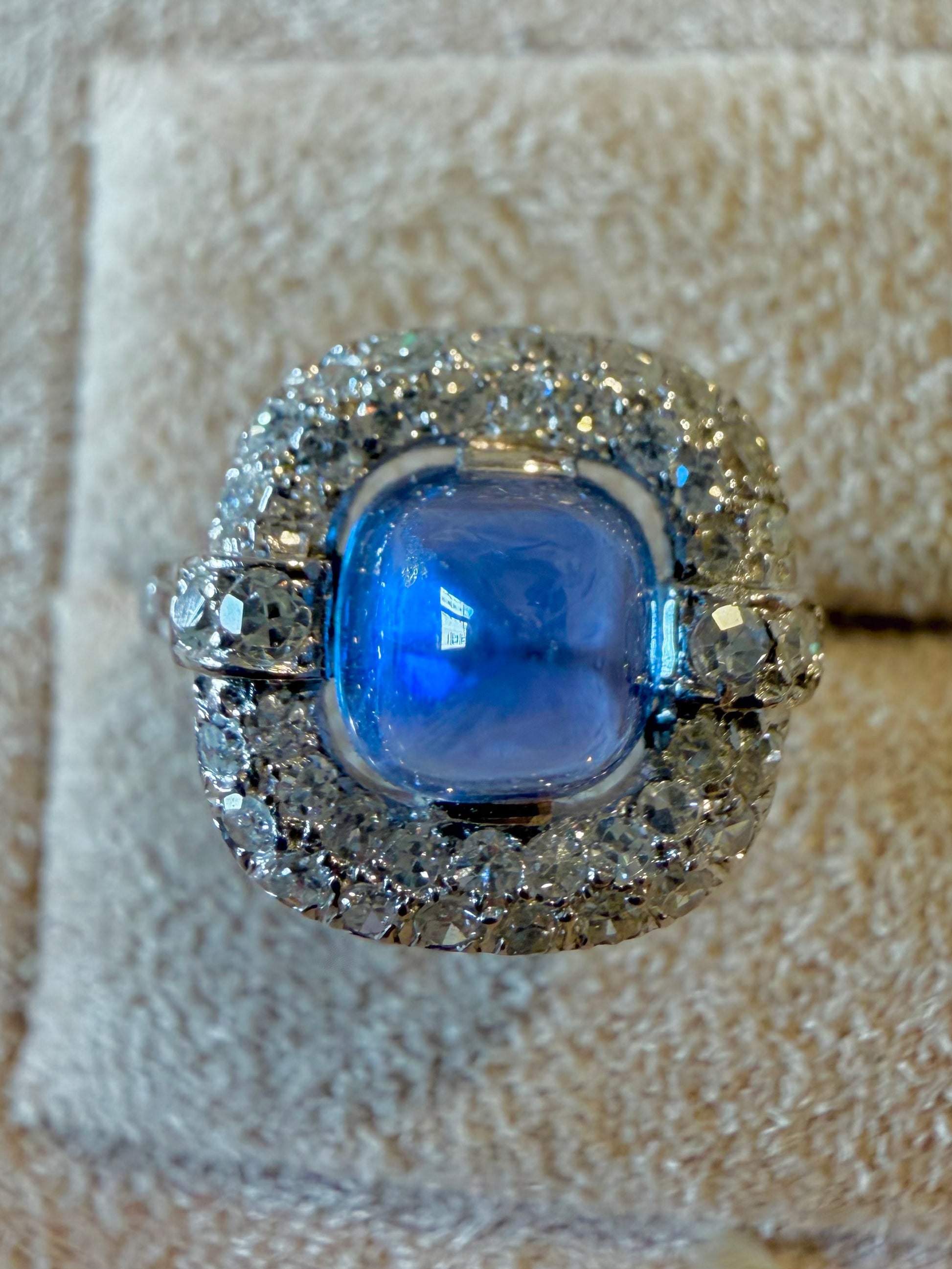 "Blanche" Bague en platine, saphir et diamants