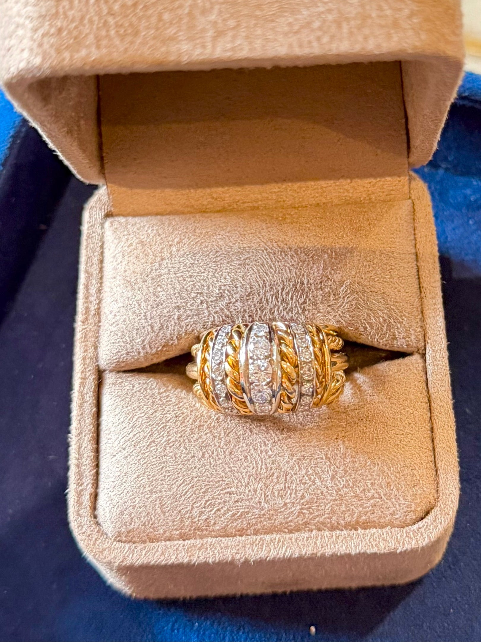 "Zita" Bague Dôme en or jaune et diamants