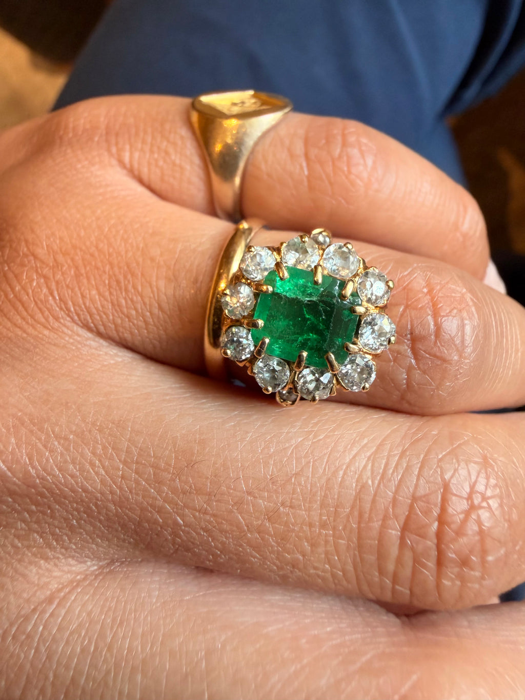"Alienor" Bague Pompadour en or jaune, émeraude et diamants