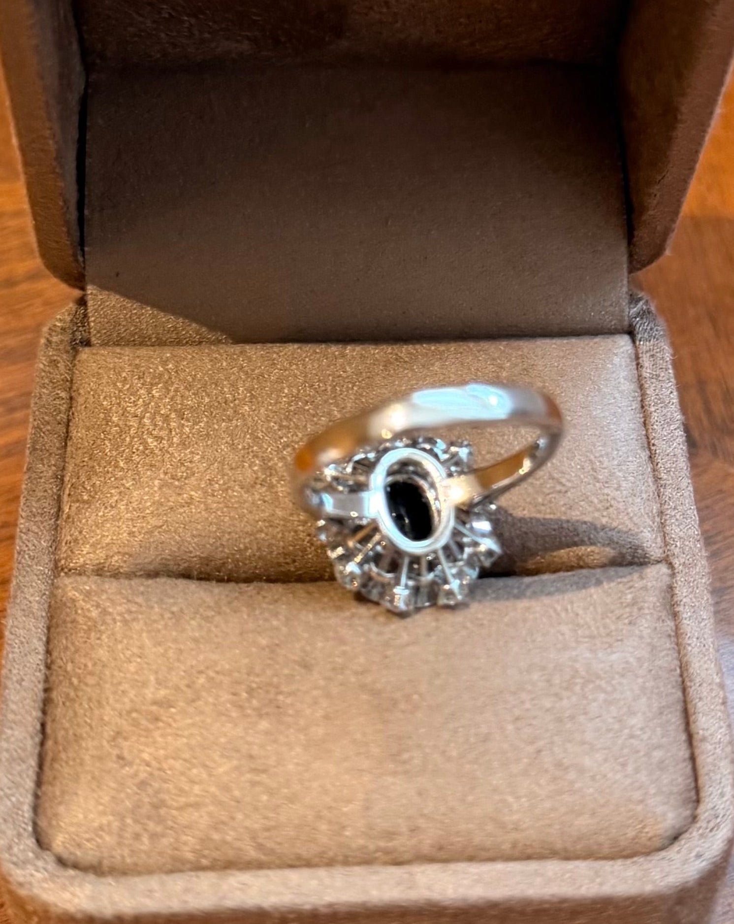 "Annabelle" Bague en or blanc saphir et diamants