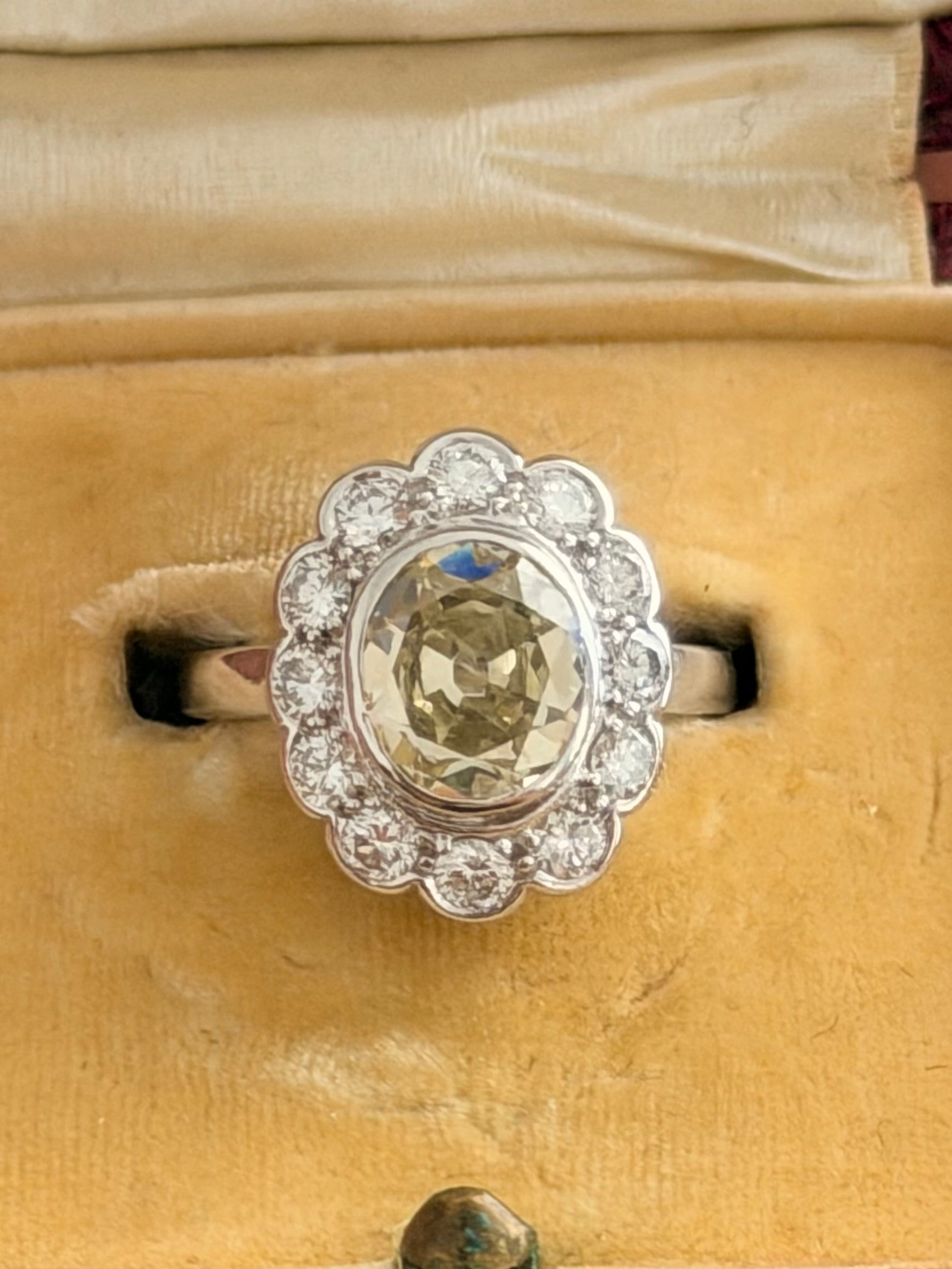 « Amicie » Bague Pompadour, en platine diamant jaune et diamants