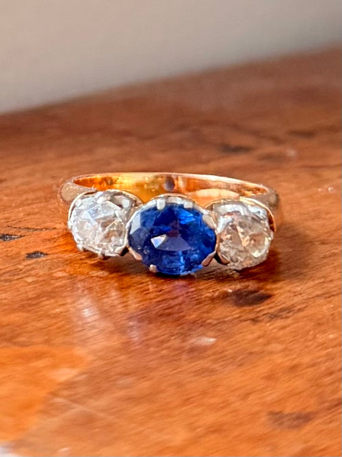 « Victoire » Bague Jarretière en or rose saphir et diamants