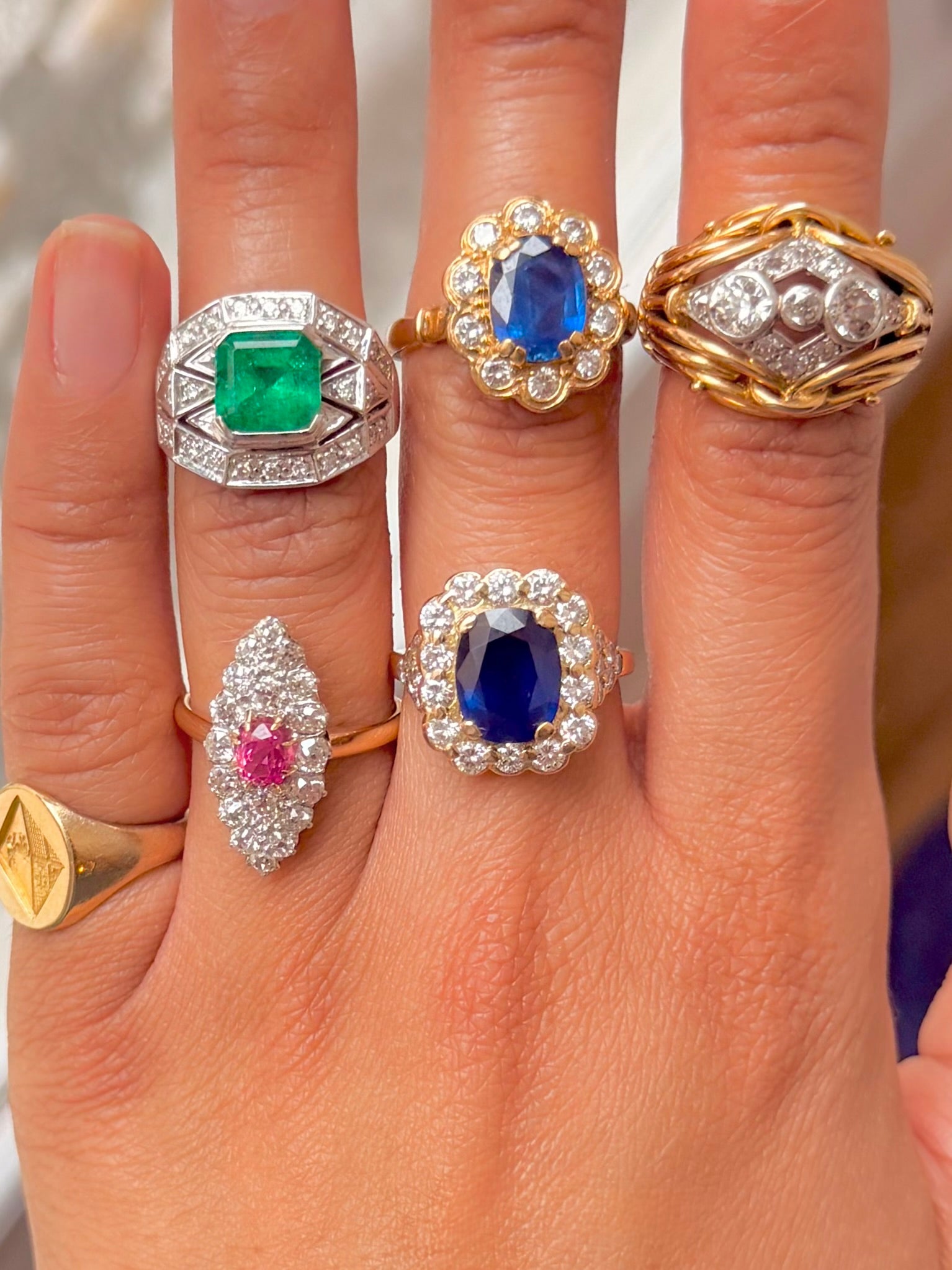 "Albane" Bague en or jaune, saphir et diamants