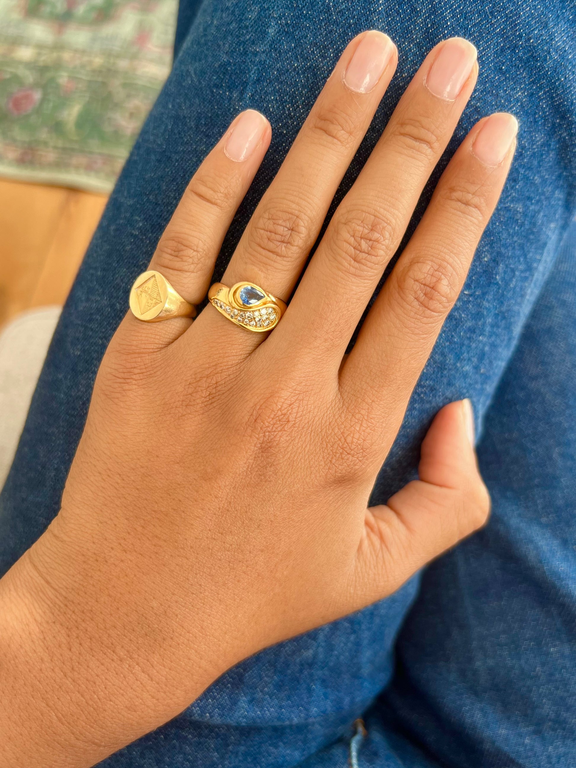 Bague en or jaune, saphir et diamants