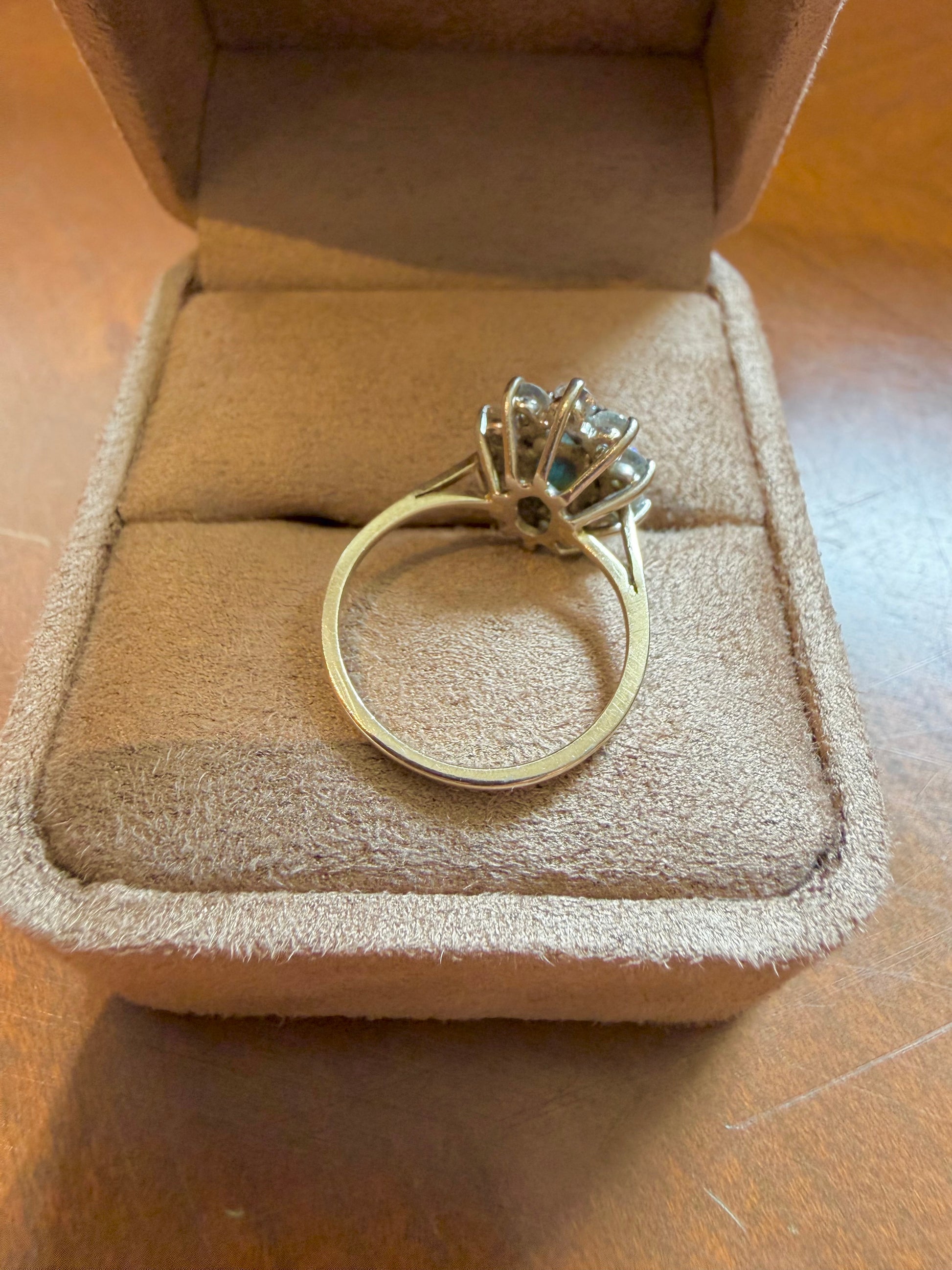 "Pauline" Bague Pompadour en or blanc saphir et diamants