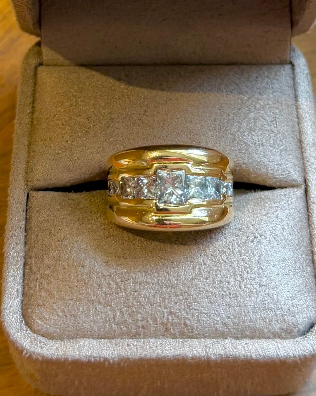 "Camille" Bague Bandeau en or jaune, et diamants 2 carats