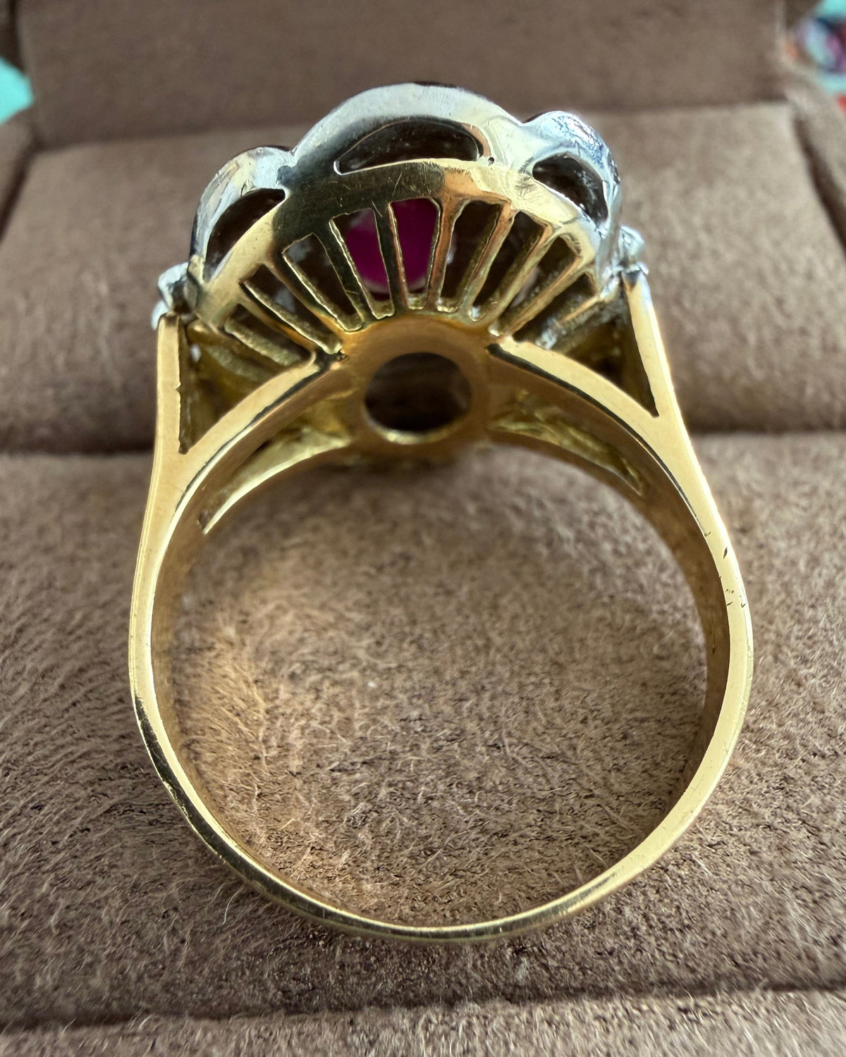 " Paola" Bague Pompadour en or blanc rubis et diamants