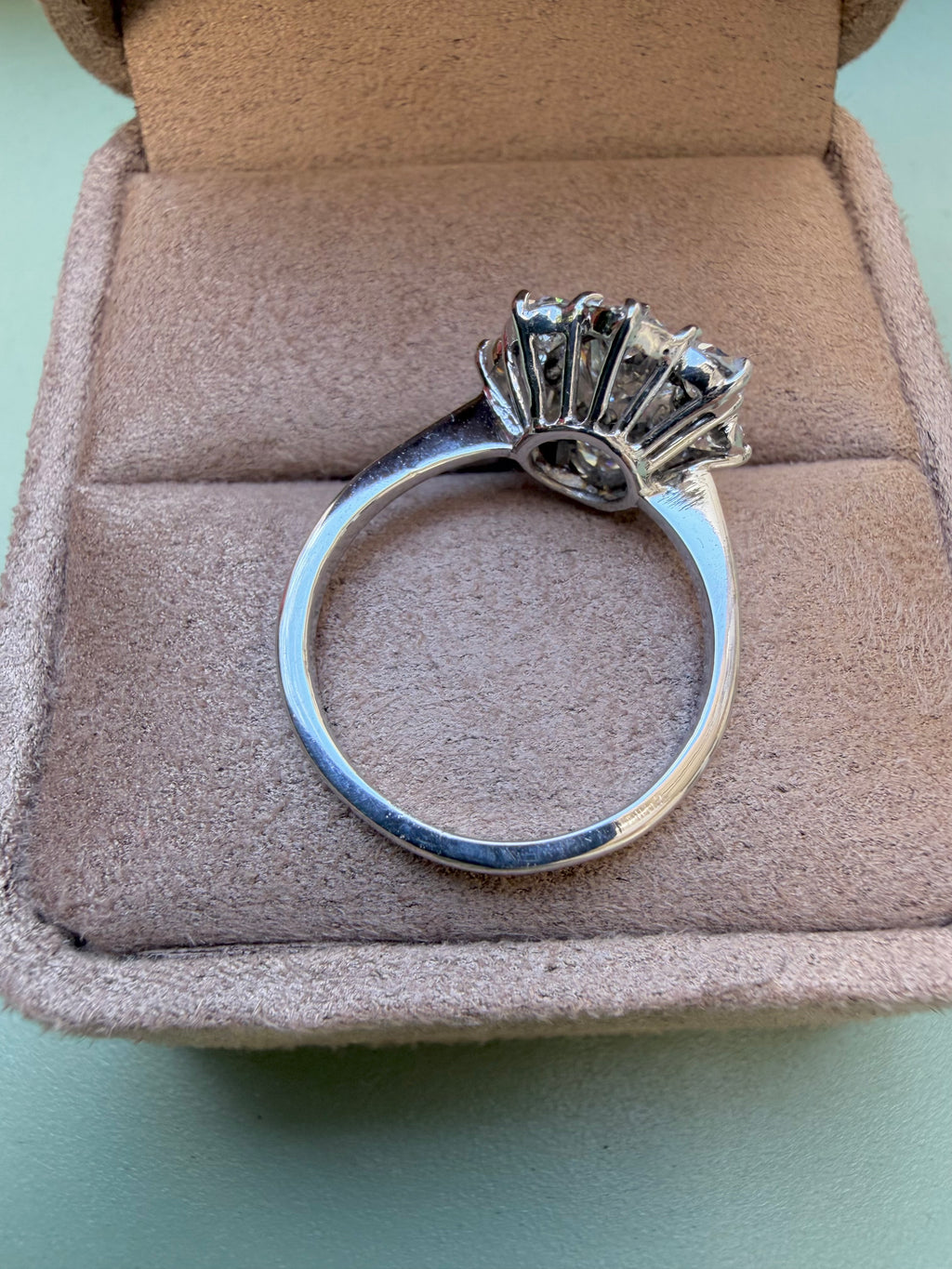 « Pia » Bague Marguerite en or blanc et diamants