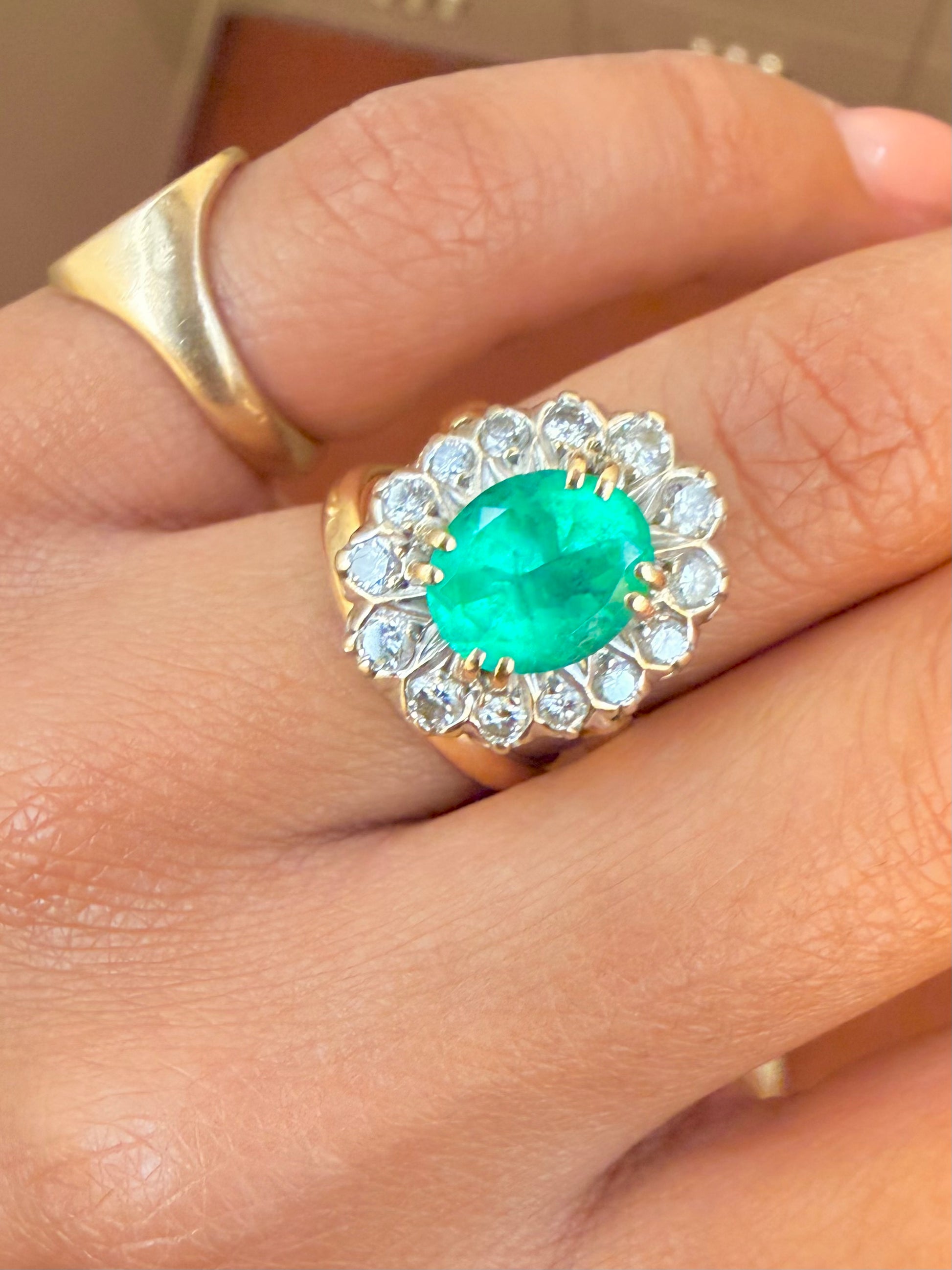 "Madeleine" Bague Marguerite en or jaune, platine émeraude et diamants