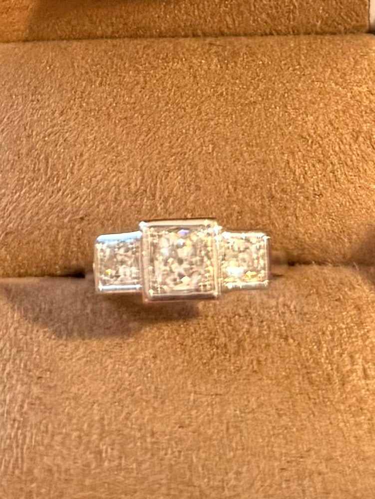 "Juliette" Bague trilogie art déco en or blanc et diamants 1.25 carats