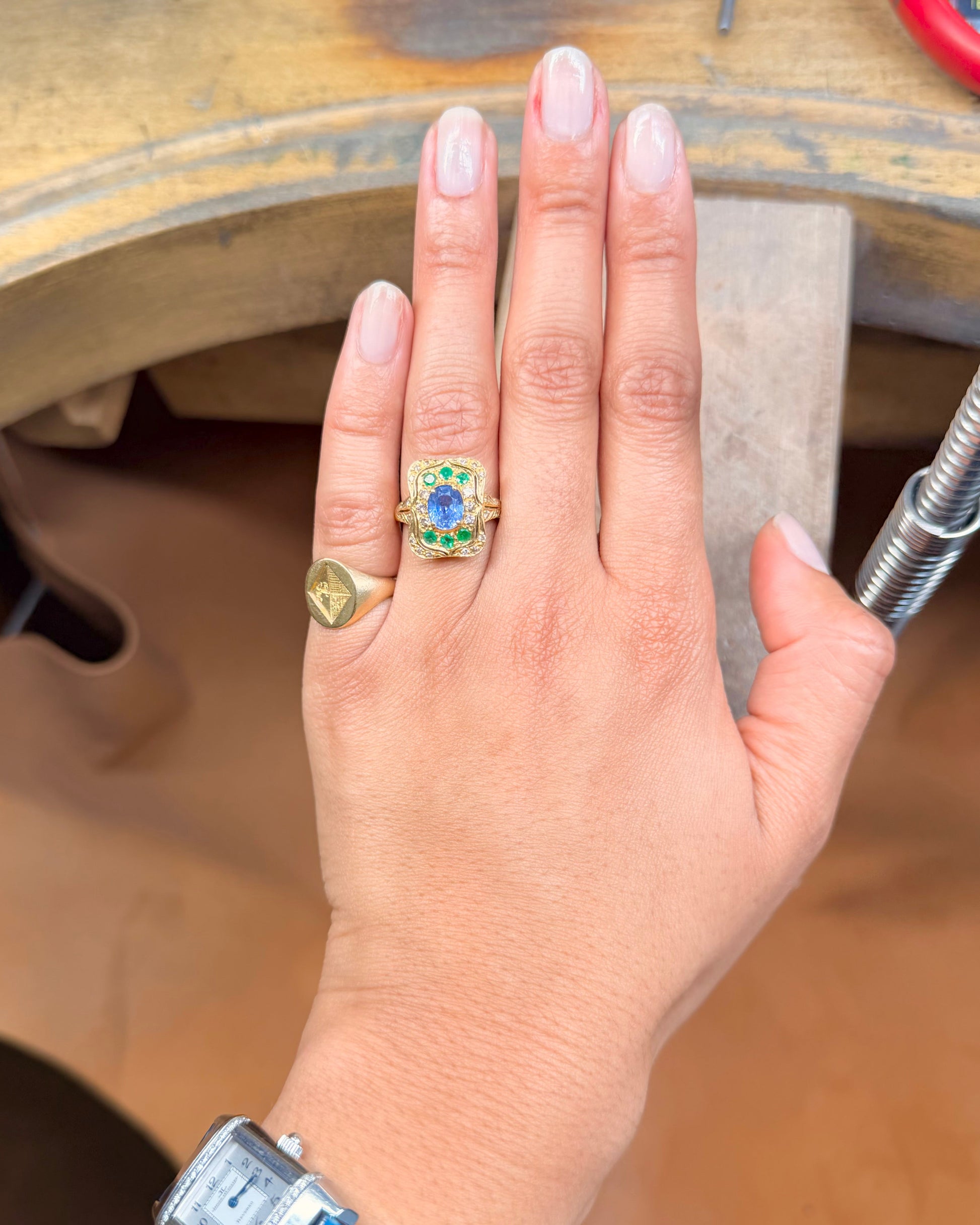 «Inès» Bague en or jaune, saphir, tanzanites et diamants