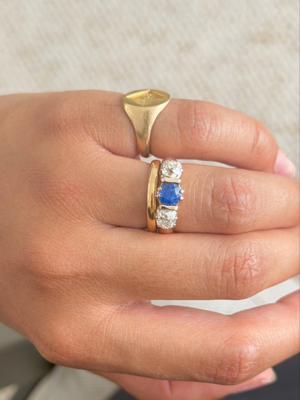 « Alice » Bague Jarretière en or rose, platine saphir et diamants
