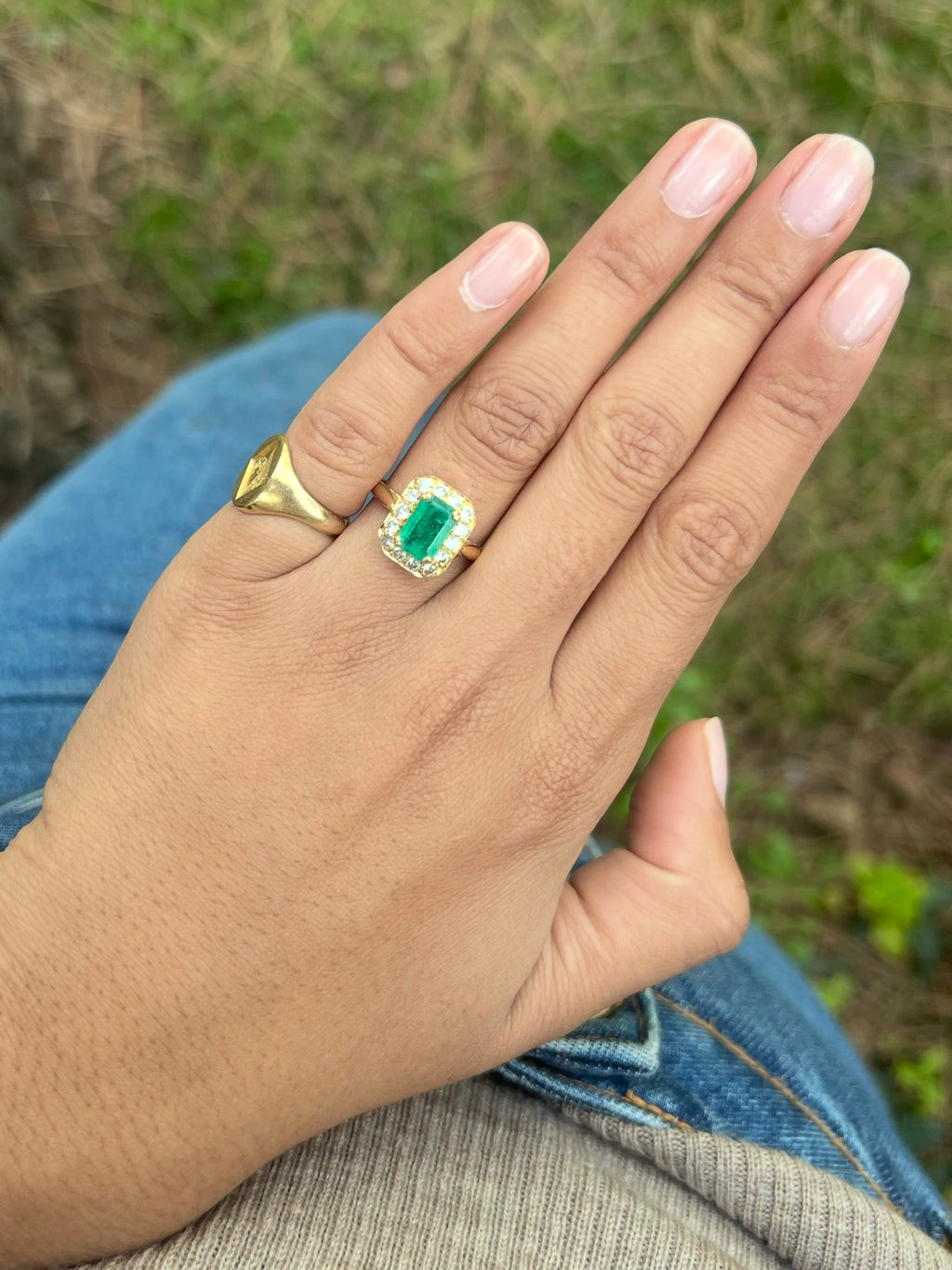 « Théodora» Bague en or jaune, émeraude et diamants