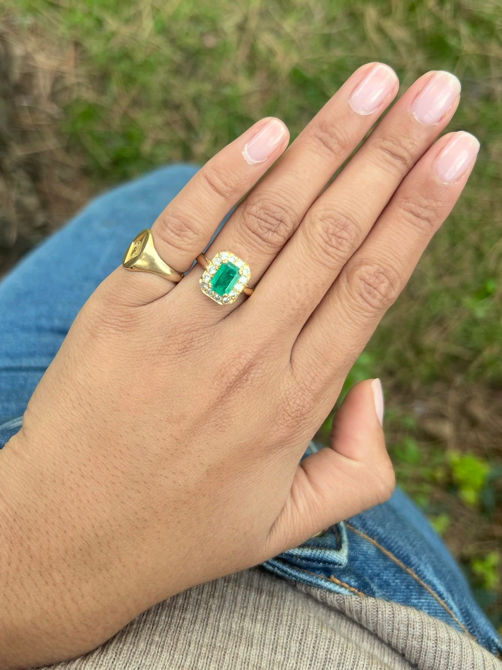 « Théodora» Bague en or jaune, émeraude et diamants