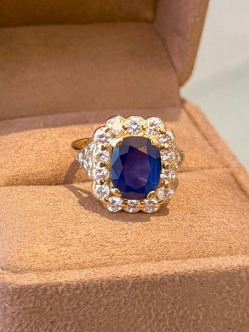 "Albane" Bague en or jaune, saphir et diamants