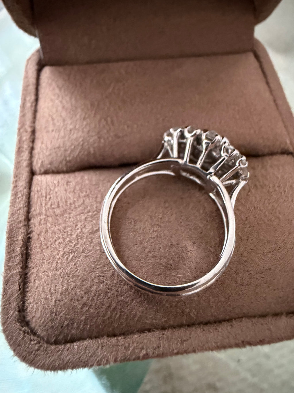 « Pénélope » Bague Jarretiere en platine et diamants