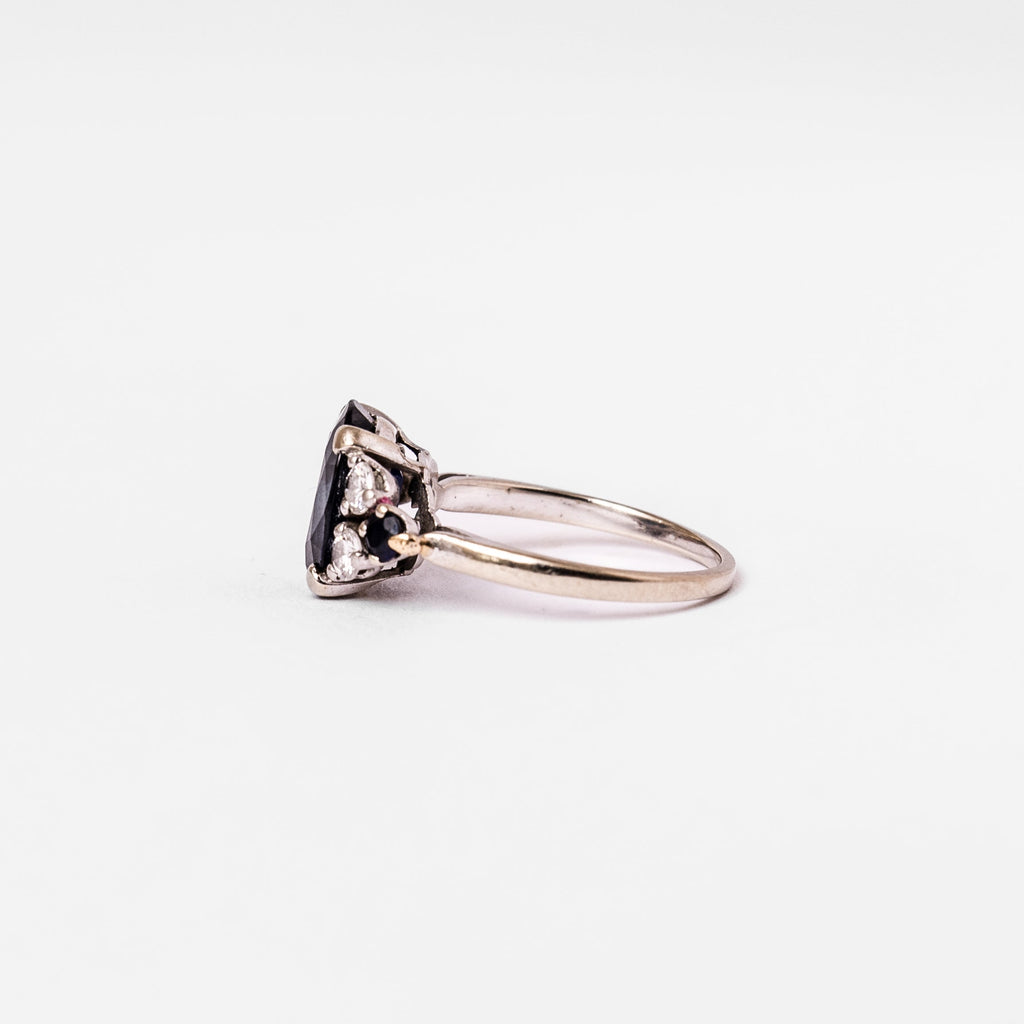 Bague en or blanc, saphir et diamants