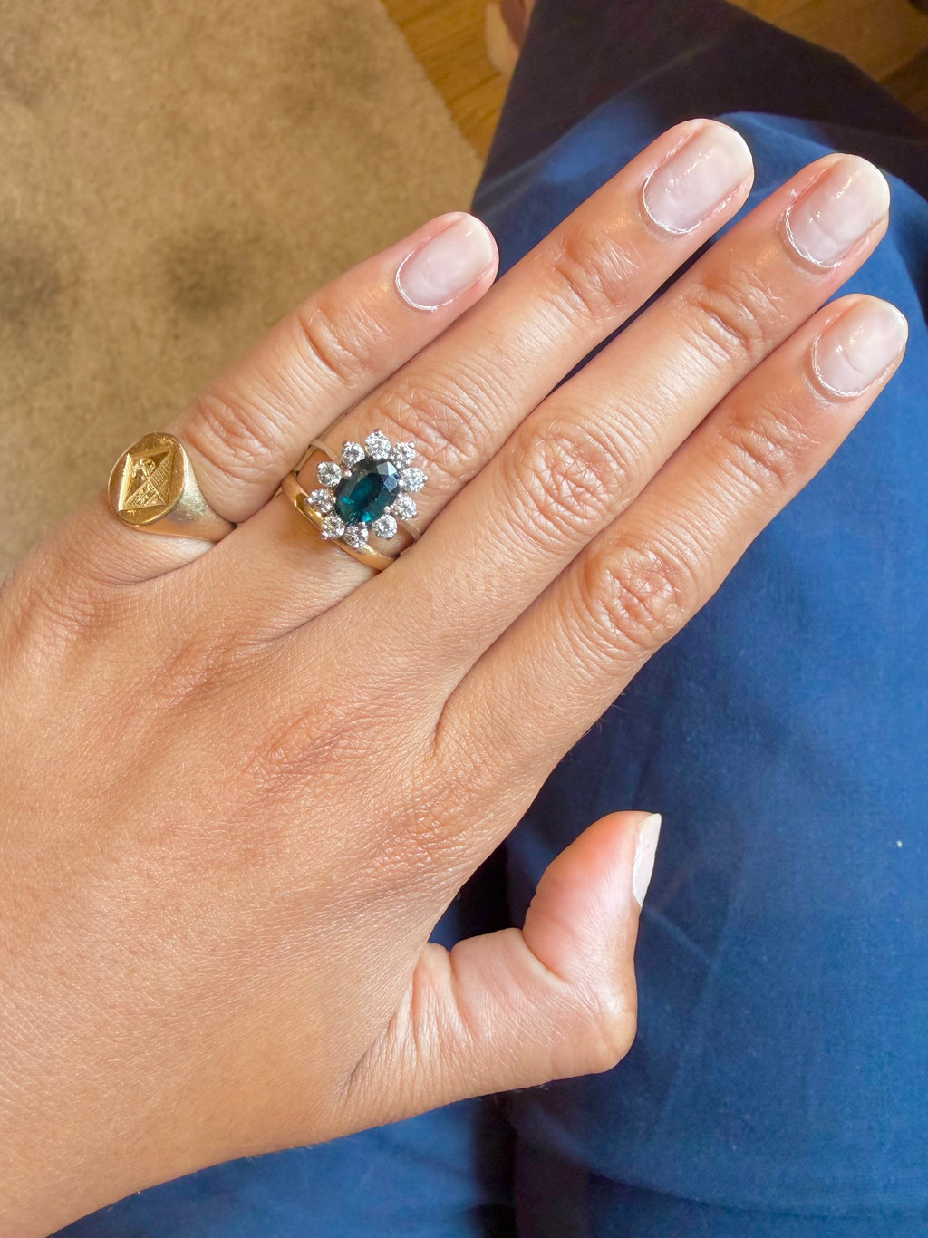 "Pauline" Bague Pompadour en or blanc saphir et diamants