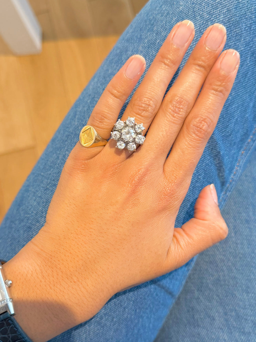 "Félicie" Bague Marguerite en platine, et diamants 2,75 carats.