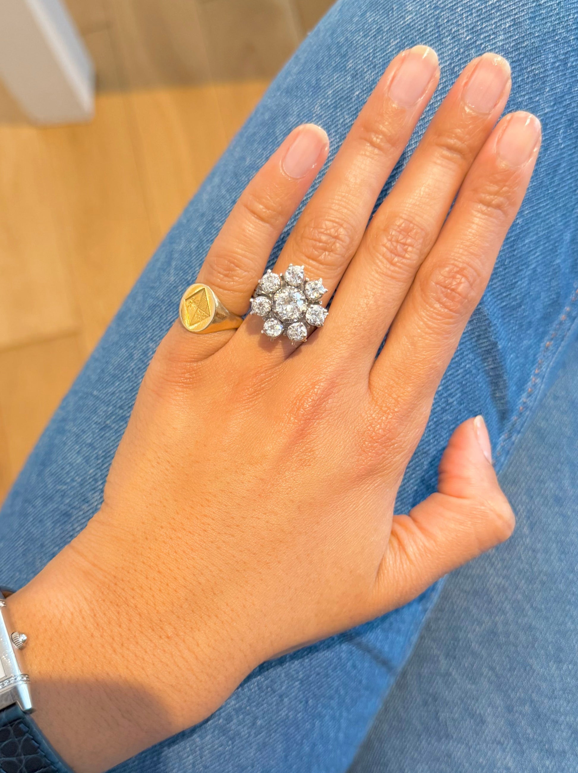 "Félicie" Bague Marguerite en platine, et diamants 2,75 carats.
