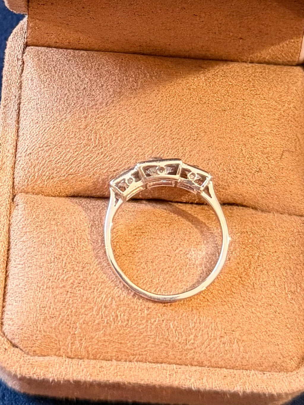 "Juliette" Bague trilogie art déco en or blanc et diamants 1.25 carats