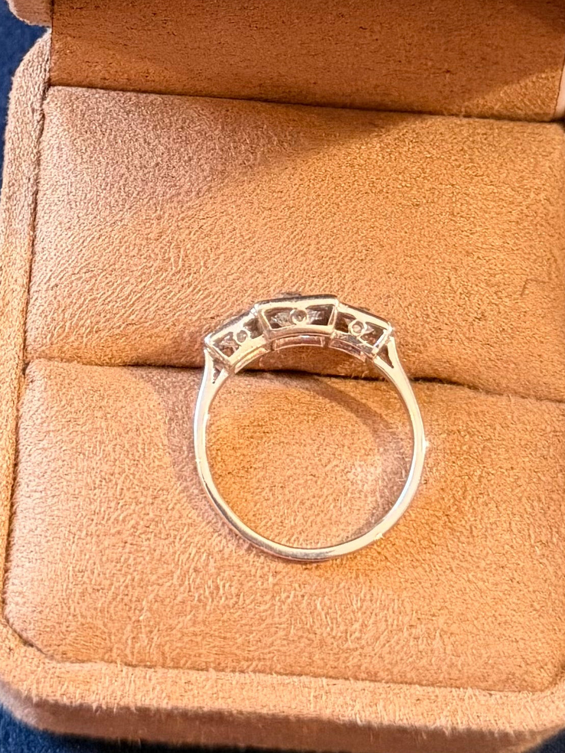 "Juliette" Bague trilogie art déco en or blanc et diamants 1.25 carats